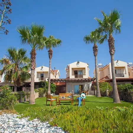 Villa By The Beach In Larnaca *