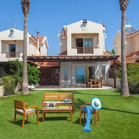 Villa By The Beach In Larnaca