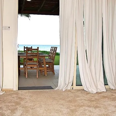 Villa By The Beach In Larnaca *