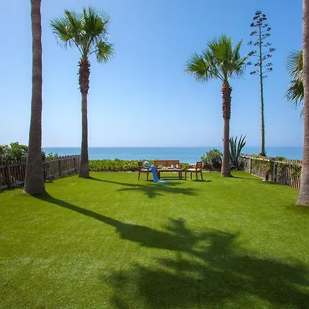 فيلة By The Beach In Larnaca